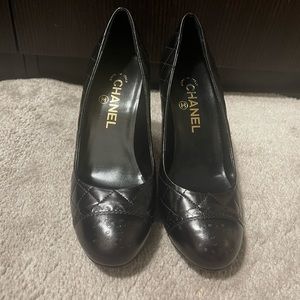 Brand new Chanel women’s black pumps for sale!